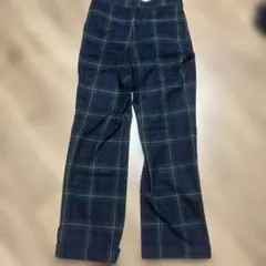 ネイビーとグリーンのチェック柄スラックス