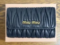 み*く様 MIU MIU マテラッセ ブラック キーケース 羊革のサムネイル