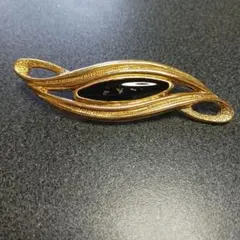 金色と黒の波状ブローチ