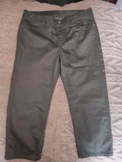 オリーブグリーン パンツ