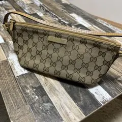 GUCCI GGパターン キャンバス スプリーム ロゴ プレートショルダーバッグ