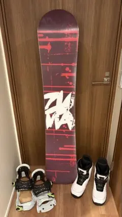 美品！即日発送！ZUMA 143cm スノーボード 板　2点セット 女性子供 美品！即日発送！ZUMA 143cm スノーボード 板 2点セット 女性子供