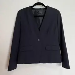 ririyano ノーカラー紺色スーツ