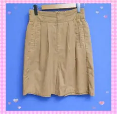 タックショートパンツ