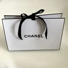 CHANEL ホワイトショップ袋 リボン付き