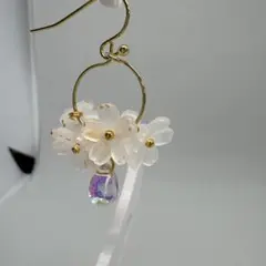 ハンドメイド 花形ビーズのゴールドフープピアス
