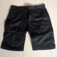 UNDER ARMOUR ブラックショートパンツ