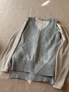 Vネック サイドスリット ニットベスト（グレー）