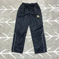 adidas 黒　ナイロンパンツ　140cm