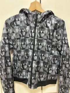 adidas ウェア　パーカー　ナイロン　ランニング　レディース