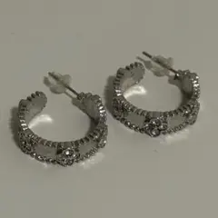 シルバー フープピアス 花装飾付き