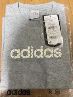 【新品タグ付】アディダス Tシャツ グレー サッカーボール・数字グラフィックロゴ