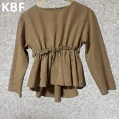 KBF ノーカラー　へプラム　ブラウス　ギャザー　ベージュ 長袖 チュニックのサムネイル