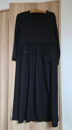 ロングワンピース　黒　長袖