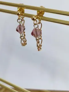 チェコビーズ(ピンク)チェーンピアス