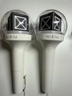 ◇ NiziU ペンライト NiziU ペンライト 電池付きの通販 by shop｜ラクマ