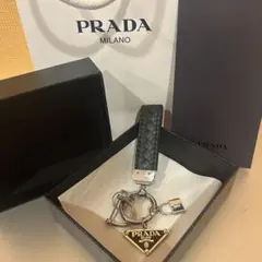 新品未使用✨PRADA キーホルダー キーリング ロゴのサムネイル