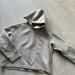 ベージュ パーカー