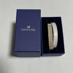 SWAROVSKI ホワイトレザーブレスレット