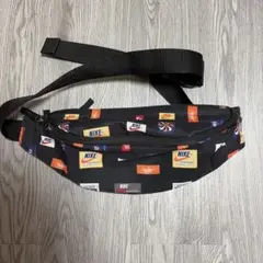 Nike ロゴパターン ボディバッグ