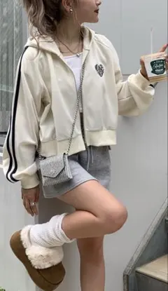 ハート刺繍ラインスリーブパーカージャージ