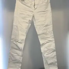 GUホワイト スリムフィット デニムパンツ