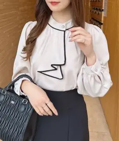 ボウタイトロミブラウス