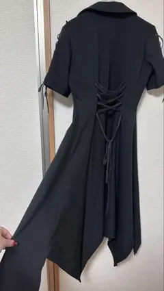 Atelier BOZ 黒 半袖 ひざ丈ワンピース レースアップのサムネイル
