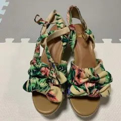 【新品未使用】Heather 厚底サンダル リゾート柄 ボタニカル柄のサムネイル