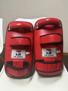 パンチングミット 赤 F.R.JAPAN & 黒 FIGHTING ROAD