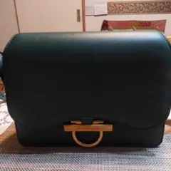 サルヴァトーレフェラガモ　ショルダーバッグ