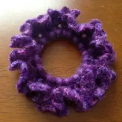 かぎ針編みのシュシュ