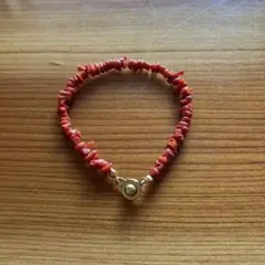 赤 コーラル ビーズブレスレット サンゴかもしれません。