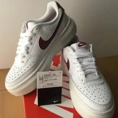 ★8/31まで★ 23.5 NIKE コートビジョンアルタ 　白✕ワインレッド