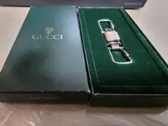 GUCCI ロゴ入り金属製キーホルダー