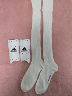 adidas シンガードとBETA SPORTS白いサッカーソックスセット