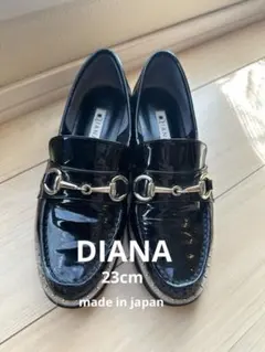 ダイアナ　ローファー　エナメル