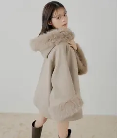 Chico ファー付きフード ケープコート ベージュ