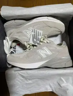 KITH × New Balance 990v3 "USA Hallow"のサムネイル