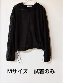 透かし編みニットパーカー　Mサイズ　試着のみのサムネイル