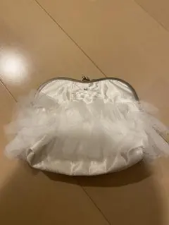 ジルスチュアート　フリル付きホワイトポーチ