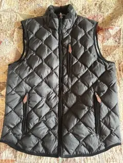 AIGLE 黒 キルティングダウンベスト　AVIREXtシャツ２枚