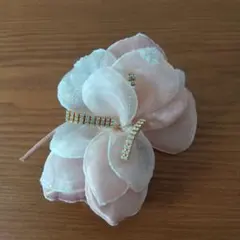 コサージュ　ピンクベージュ系　結婚式、２次会、謝恩会、パーティ、発表会