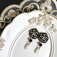 No.6173 水引 ピアス 黒 白 成人式 和装 耳飾り 全長約4.5cm