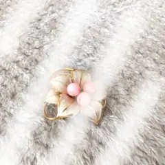 花の形状のヴィンテージブローチ