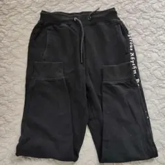 ブラックポケット付きパンツ