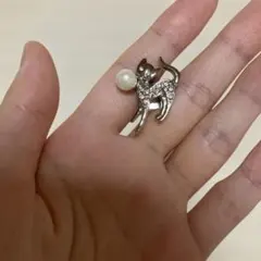 猫モチーフ パール＆ラインストーン ピンブローチ【真珠】