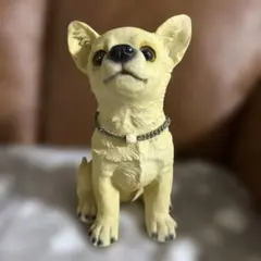 犬の置物 クリーム色 樹脂製 チワワ