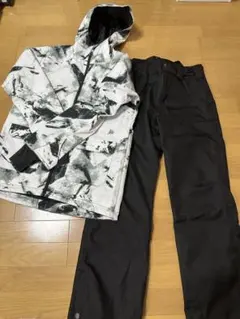 美品】NIKITA キッズ スノボウェア 上下セット M +セーフティーパッド