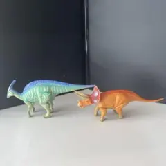 恐竜キングフィギュア　2体